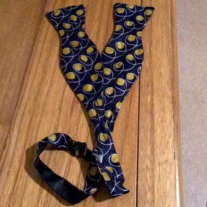 Bow tie